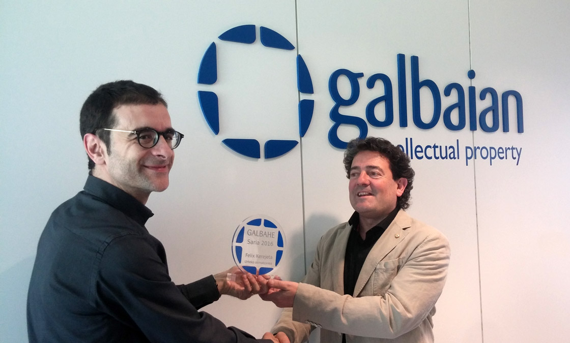 Felix Kerejeta, Senior Technology Manager in Copreci, receives the 'Best inventor' award of the year.